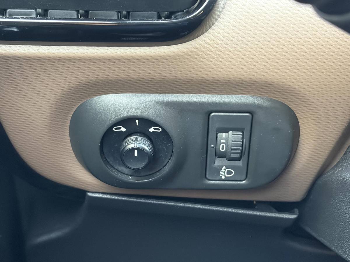Citroën C4 Cactus Citroen C4 Cactus 1.2 PureTech Feel ✓D-riem vv in 06-2025✓Navi✓Carplay✓Clima✓Cruise✓Pdc✓Automaat✓N.A.P✓Apk tot 06-2027