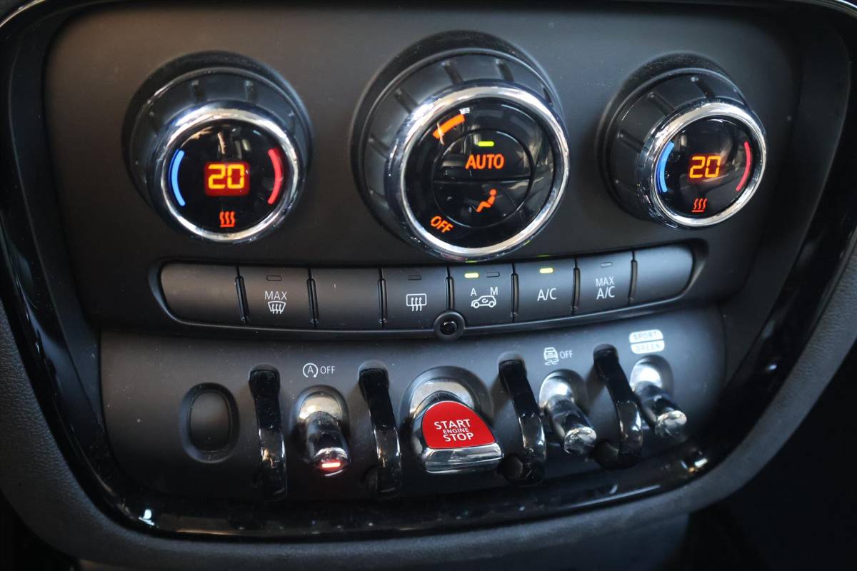 MINI Clubman Mini Mini Clubman (f54) 1.5 Business Edition AUT | Navigatie | Cruise | Climate | Carplay | LED |