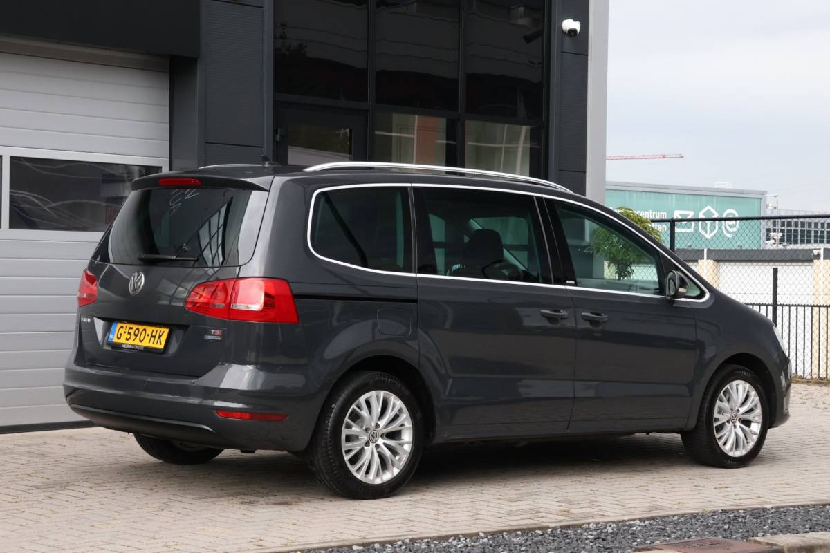 Volkswagen Sharan Volkswagen Sharan 1.4 TSI Highline 7p. | Panoramadak | Stoelverwarming | Elec. Deuren!