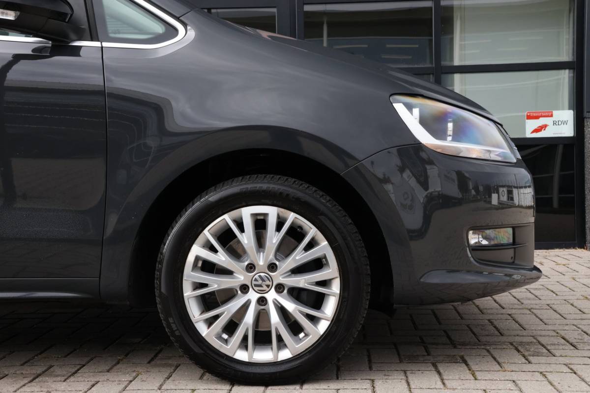 Volkswagen Sharan Volkswagen Sharan 1.4 TSI Highline 7p. | Panoramadak | Stoelverwarming | Elec. Deuren!