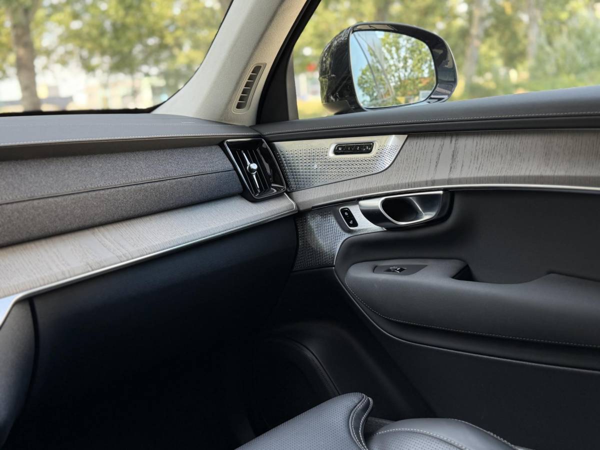 Volvo XC90 Volvo XC90 2.0 T8 Plug-in hybrid AWD Ultra Dark |Full Option|Pano|B&W|Massage/Ventilatie|Luchtvering|Trekhaak