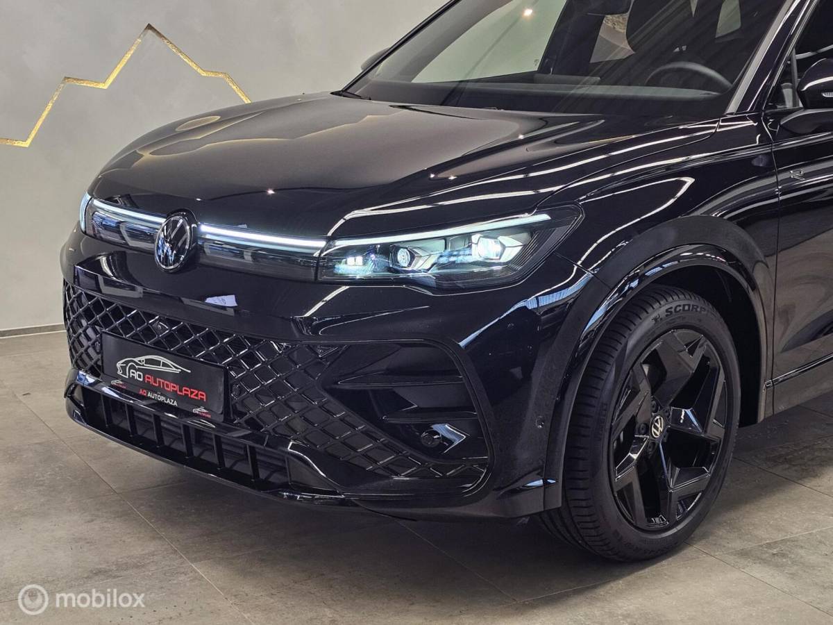 Volkswagen Tiguan Volkswagen Tiguan 1.5 eTSI R-Line Panorama/Leder/Black Style/Memory