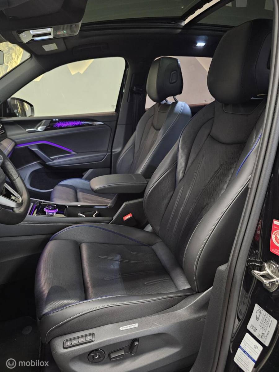 Volkswagen Tiguan Volkswagen Tiguan 1.5 eTSI R-Line Panorama/Leder/Black Style/Memory