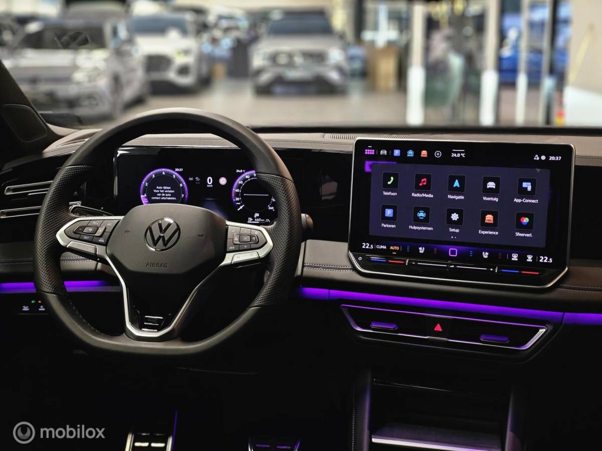 Volkswagen Tiguan Volkswagen Tiguan 1.5 eTSI R-Line Panorama/Leder/Black Style/Memory