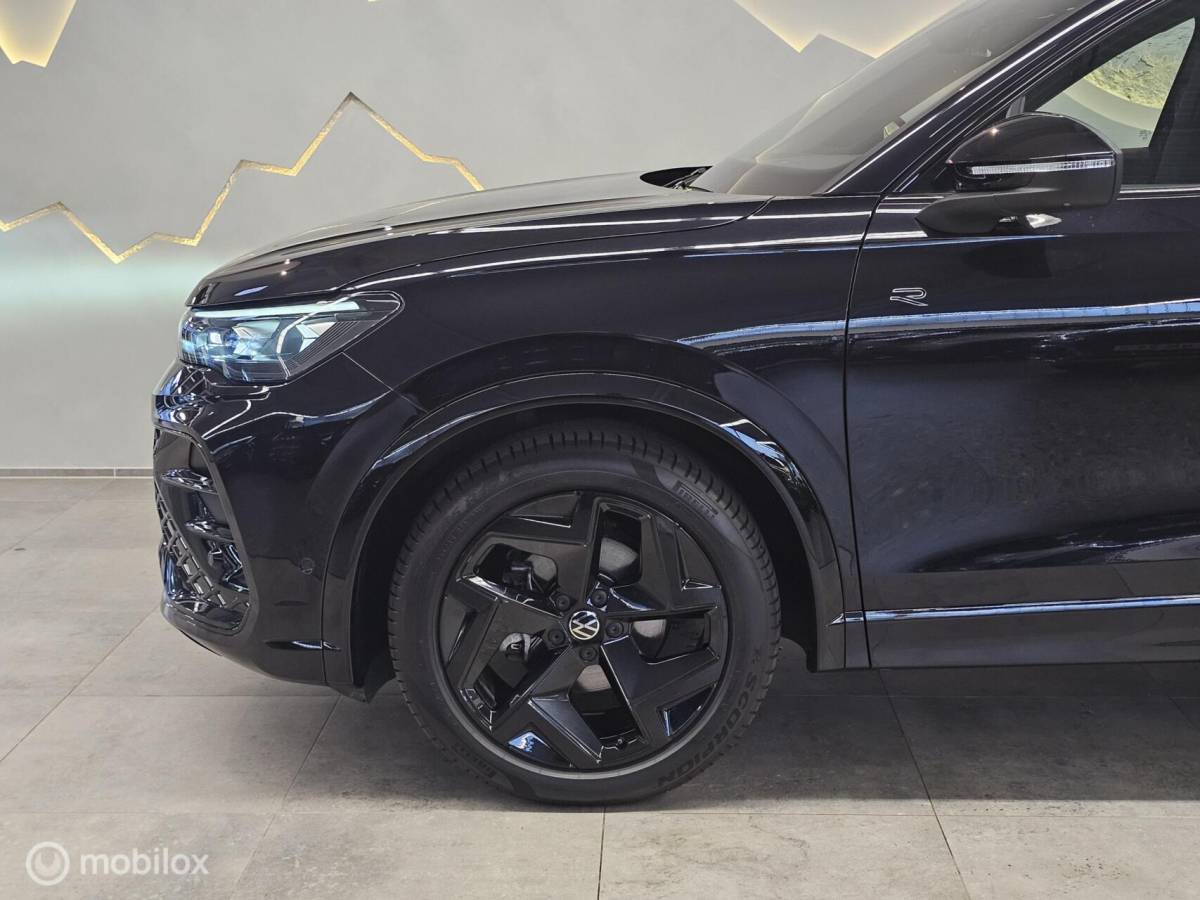 Volkswagen Tiguan Volkswagen Tiguan 1.5 eTSI R-Line Panorama/Leder/Black Style/Memory