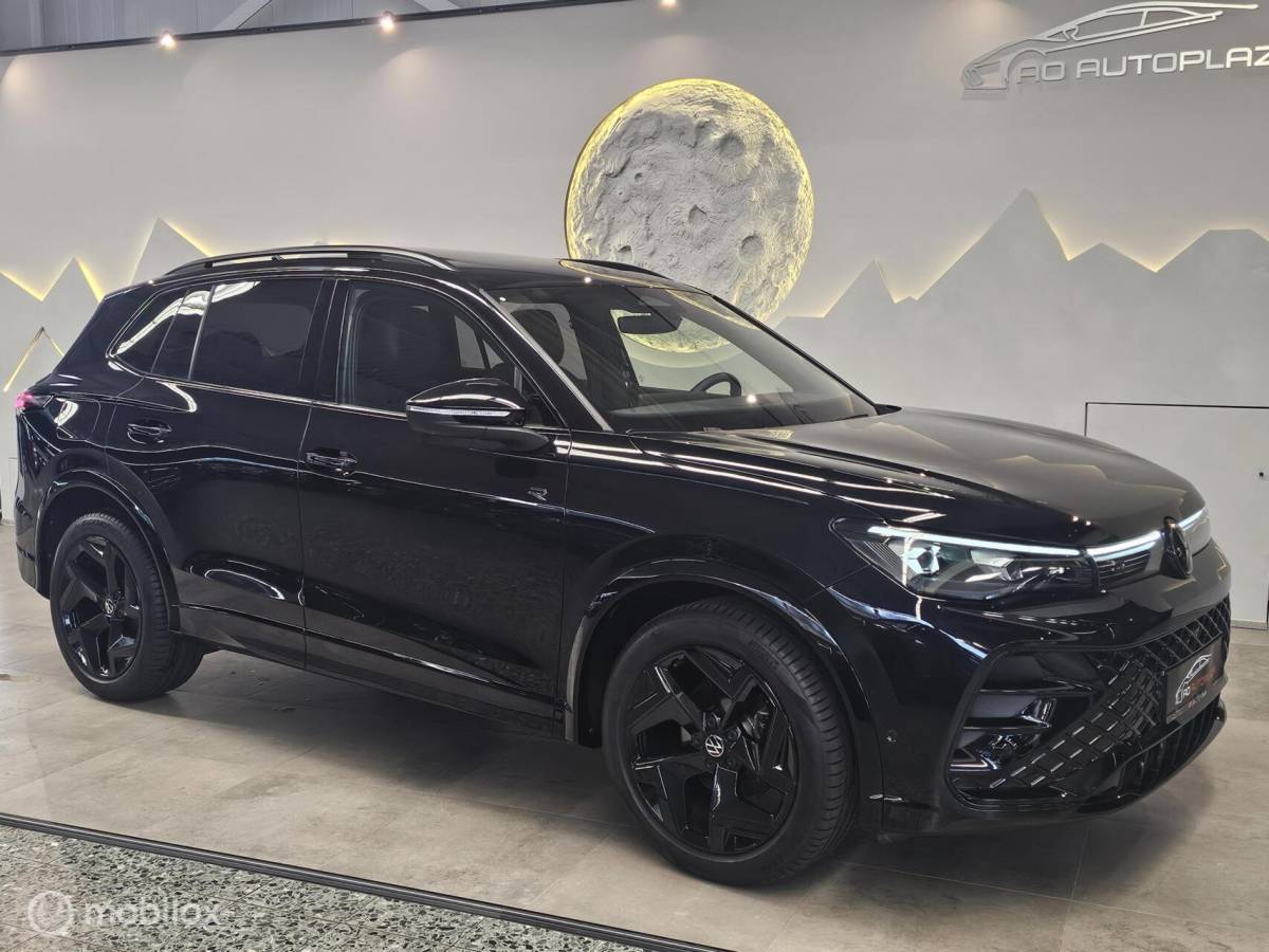 Volkswagen Tiguan Volkswagen Tiguan 1.5 eTSI R-Line Panorama/Leder/Black Style/Memory