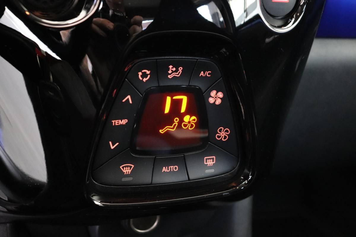 Citroën C1 Citroën C1 1.0 VTi Shine. Scherm voor Apple Carplay/Android Auto.