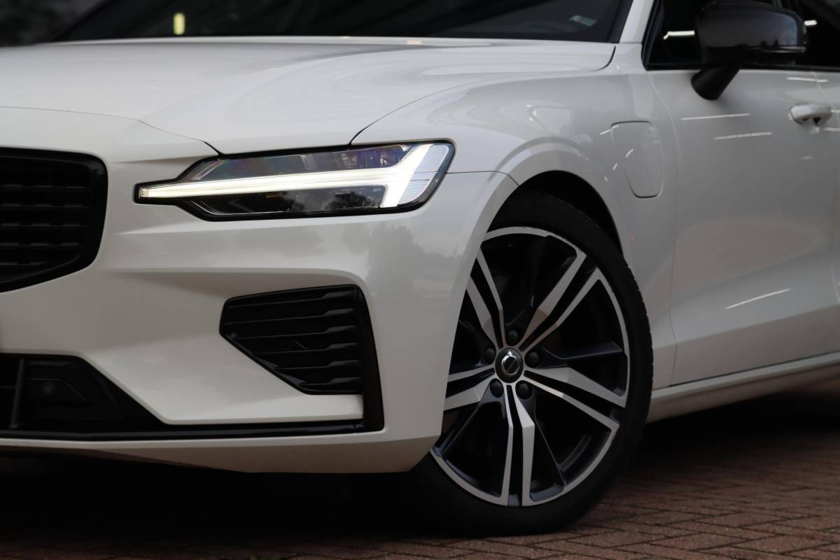Volvo V60 Volvo V60 2.0 T8 Recharge AWD R-Design Panoramadak