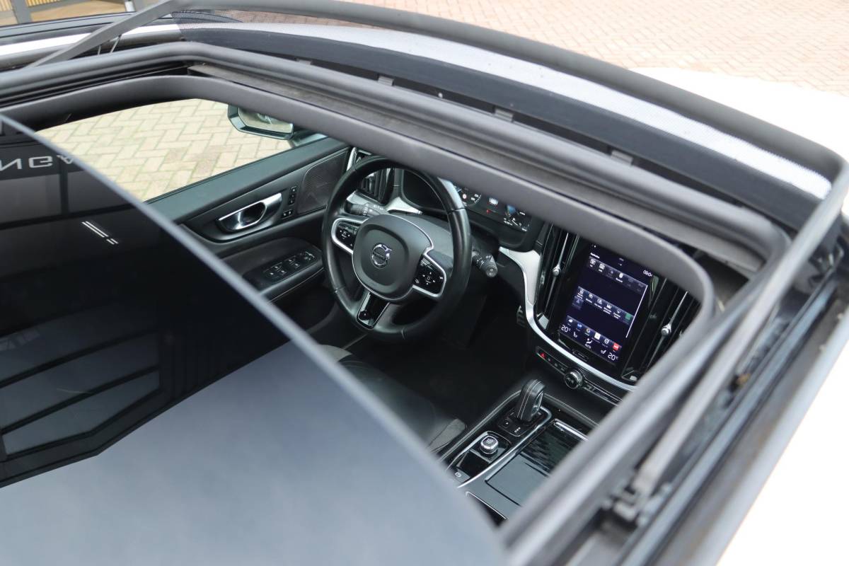 Volvo V60 Volvo V60 2.0 T8 Recharge AWD R-Design Panoramadak