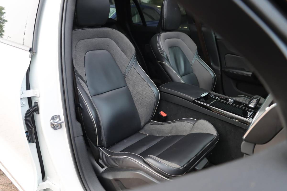 Volvo V60 Volvo V60 2.0 T8 Recharge AWD R-Design Panoramadak