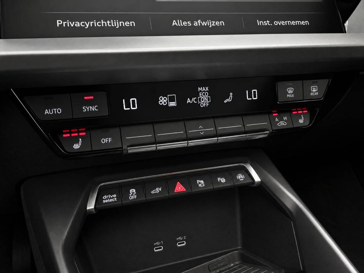 Audi A3 Audi A3 Sportback 40 TFSIe 204pk S edition · Camera · Panoramadak · Apple/Android Car Play · Park Assist · 17” Inch · Garantie t/m 01-01-2030 of 100.000km