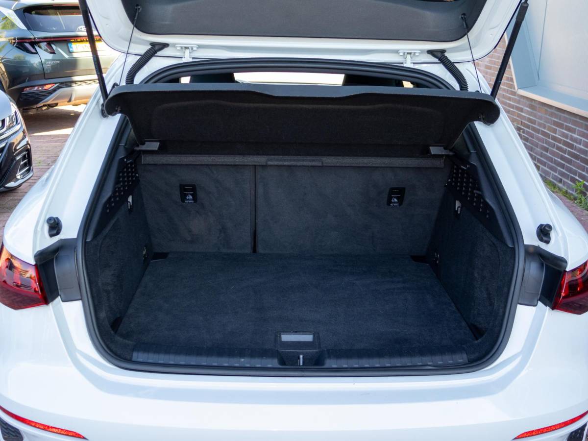 Audi A3 Audi A3 Sportback 35 TFSI edition one Matrix LED S-line 18″
