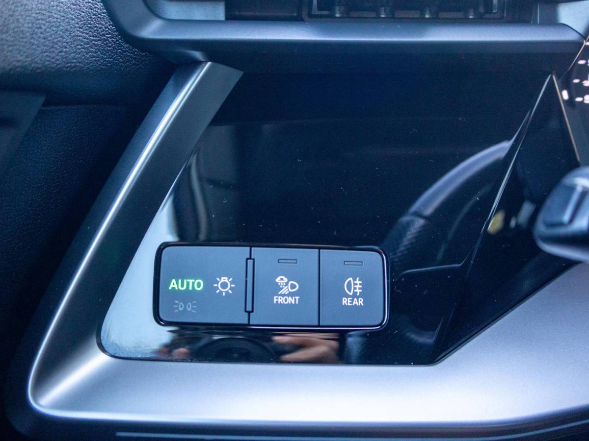 Audi A3 Audi A3 Sportback 35 TFSI edition one Matrix LED S-line 18″