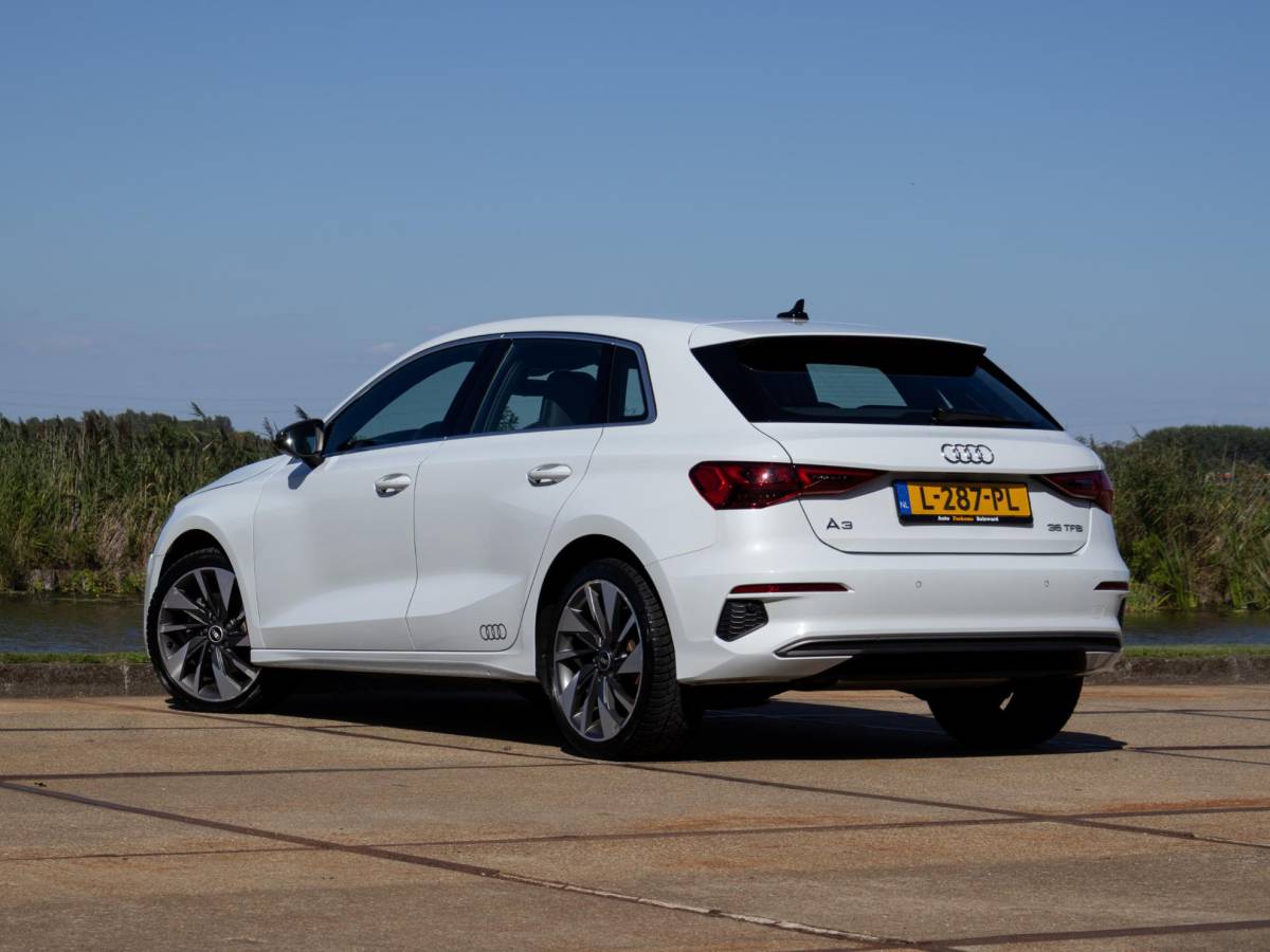 Audi A3 Audi A3 Sportback 35 TFSI edition one Matrix LED S-line 18″