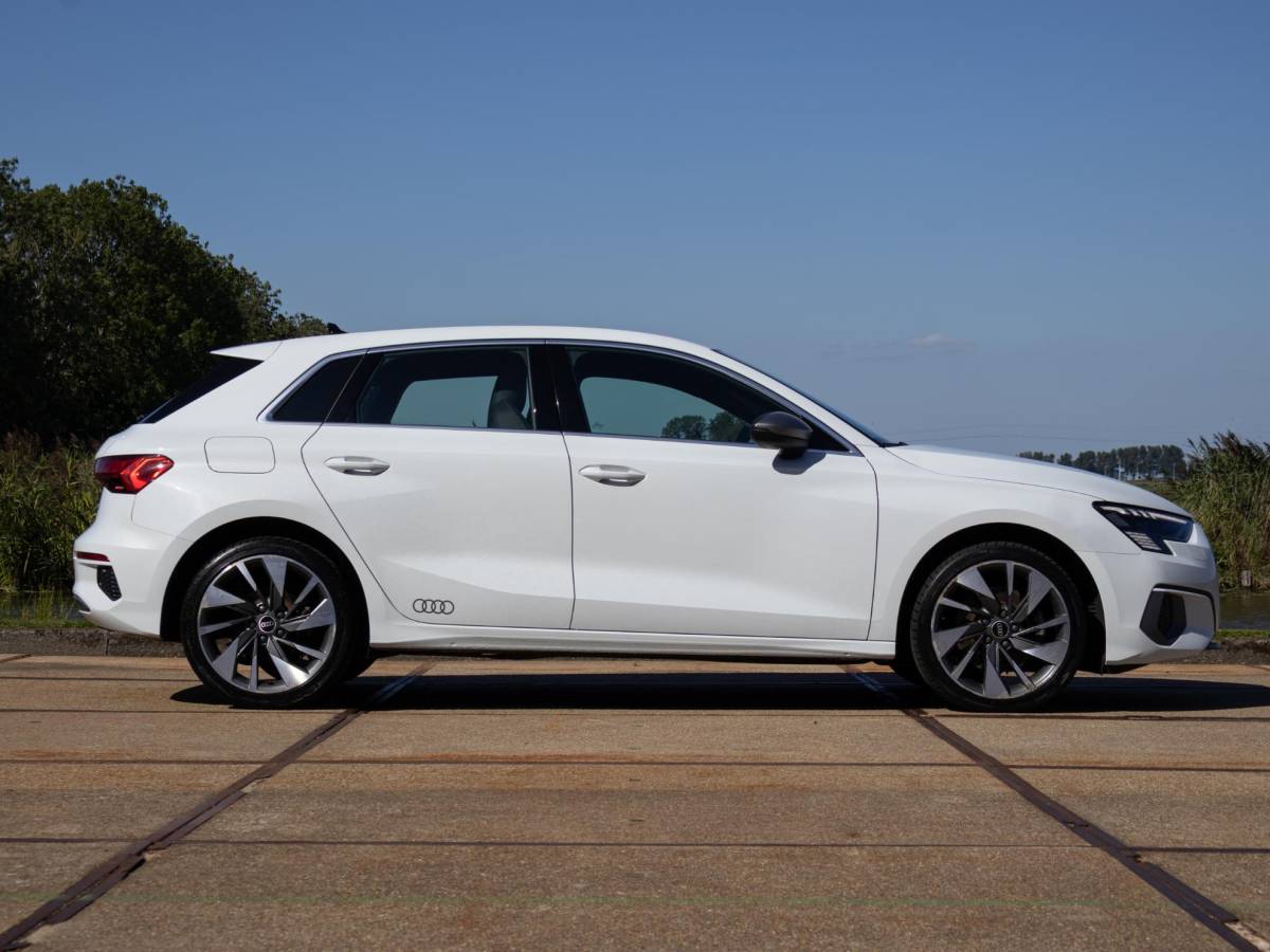 Audi A3 Audi A3 Sportback 35 TFSI edition one Matrix LED S-line 18″