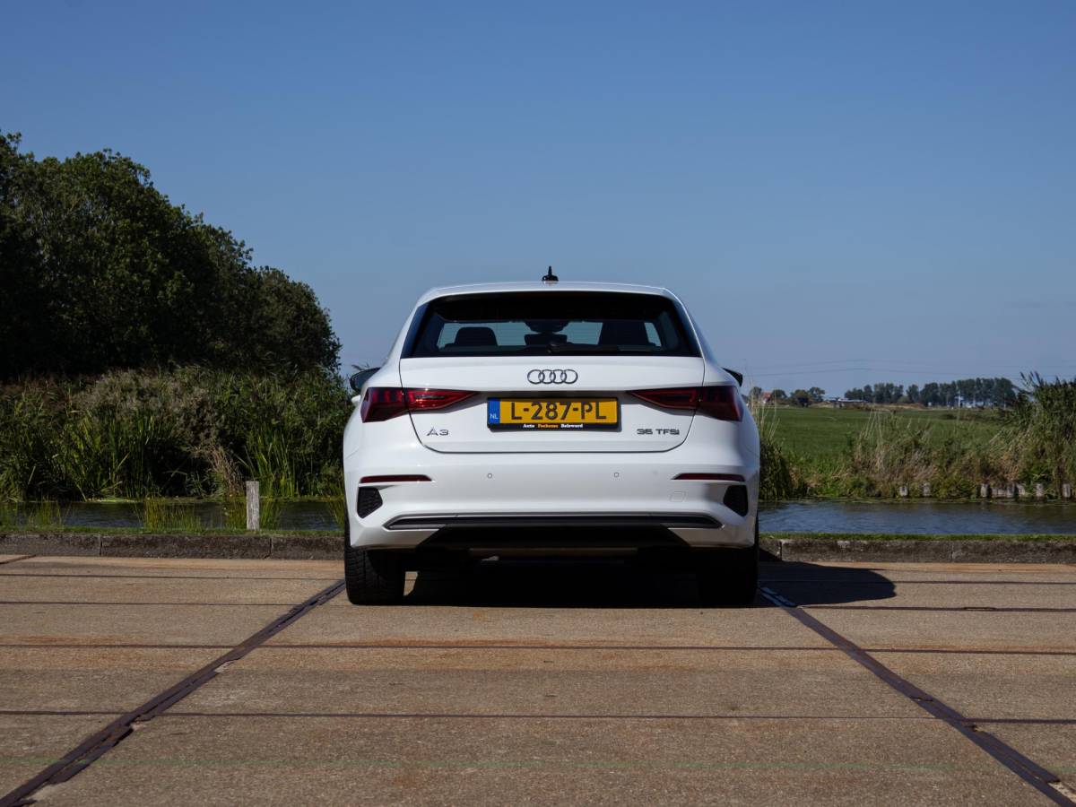 Audi A3 Audi A3 Sportback 35 TFSI edition one Matrix LED S-line 18″