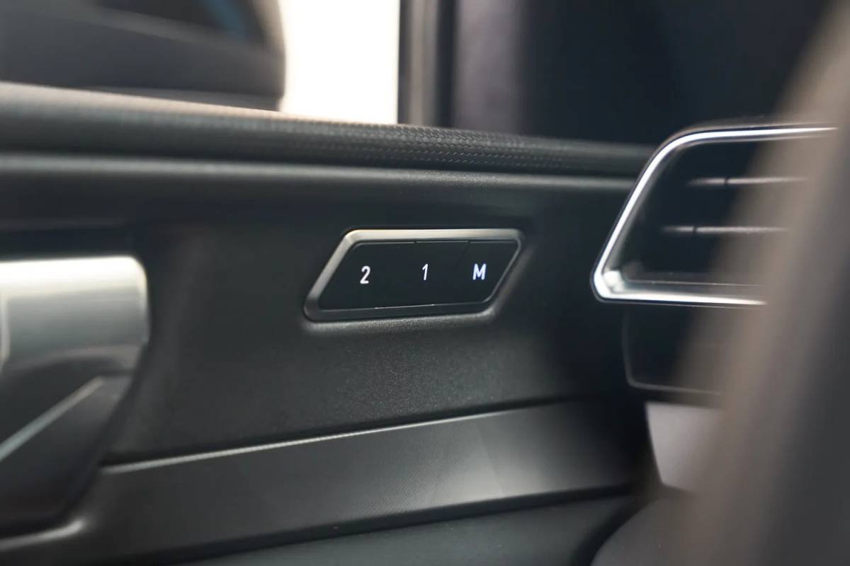 Lynk & Co 01 Lynk & Co 01 1.5 PHEV MY23 [ Zwarte hemel Pano Navi ]
