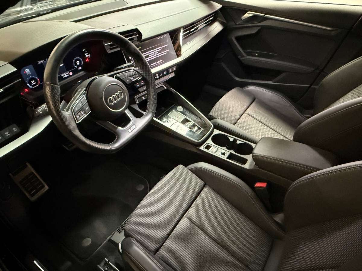 Audi A3 Audi A3 Sportback 30 TFSI S edition | Led | Carplay | Parkeersensoren | S Line | NAP