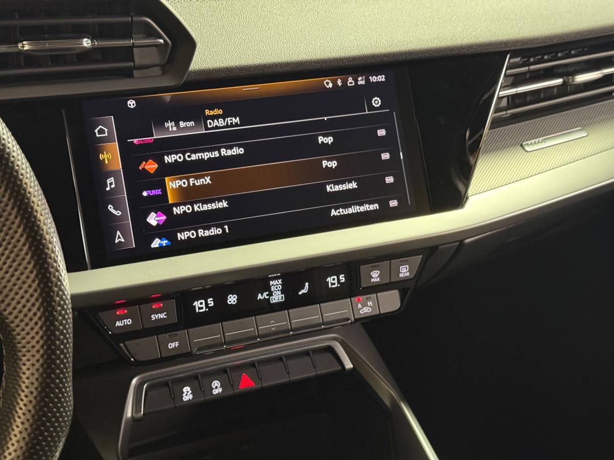 Audi A3 Audi A3 Sportback 30 TFSI S edition | Led | Carplay | Parkeersensoren | S Line | NAP