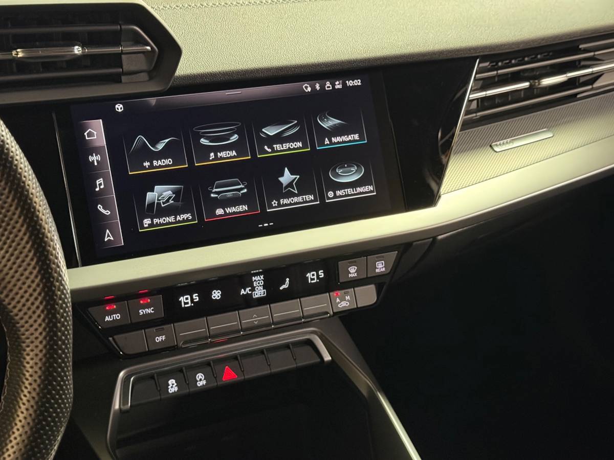 Audi A3 Audi A3 Sportback 30 TFSI S edition | Led | Carplay | Parkeersensoren | S Line | NAP