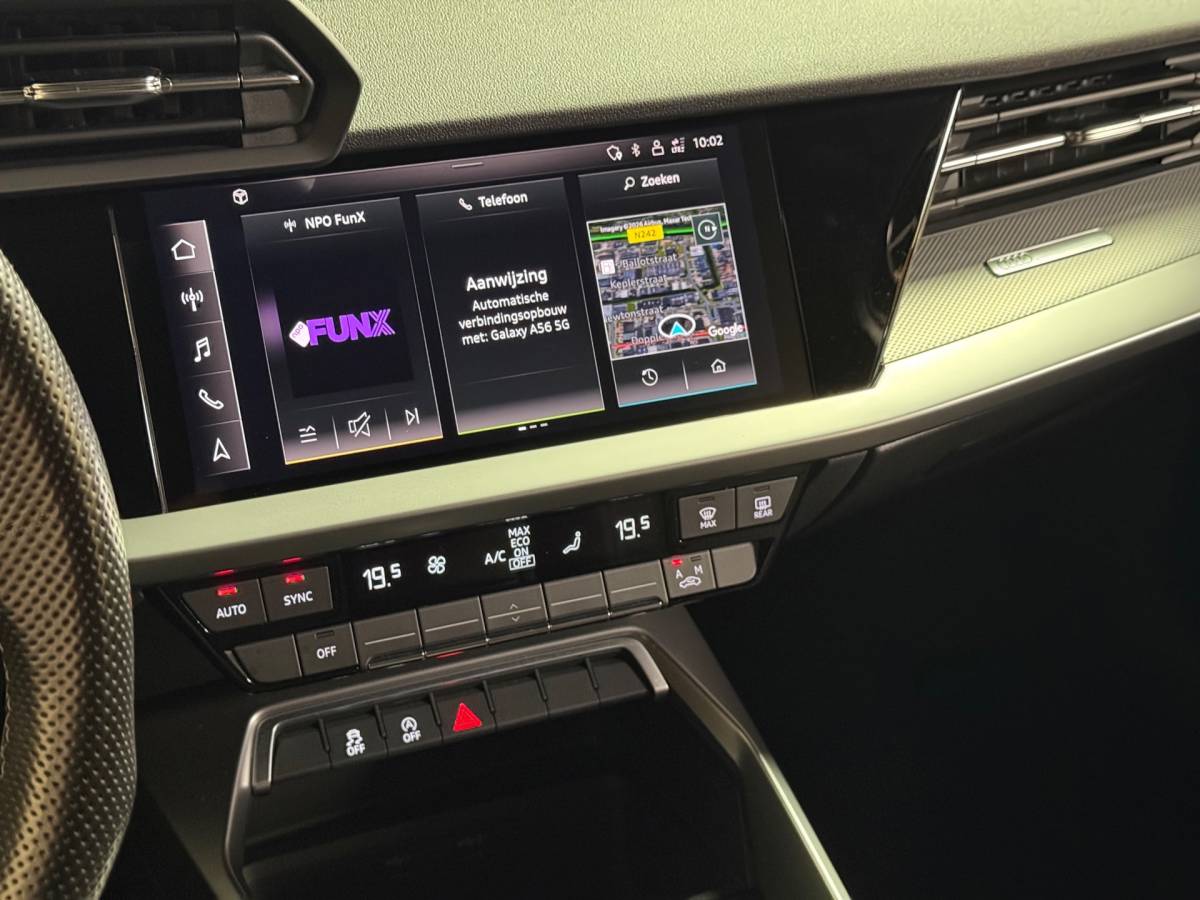 Audi A3 Audi A3 Sportback 30 TFSI S edition | Led | Carplay | Parkeersensoren | S Line | NAP
