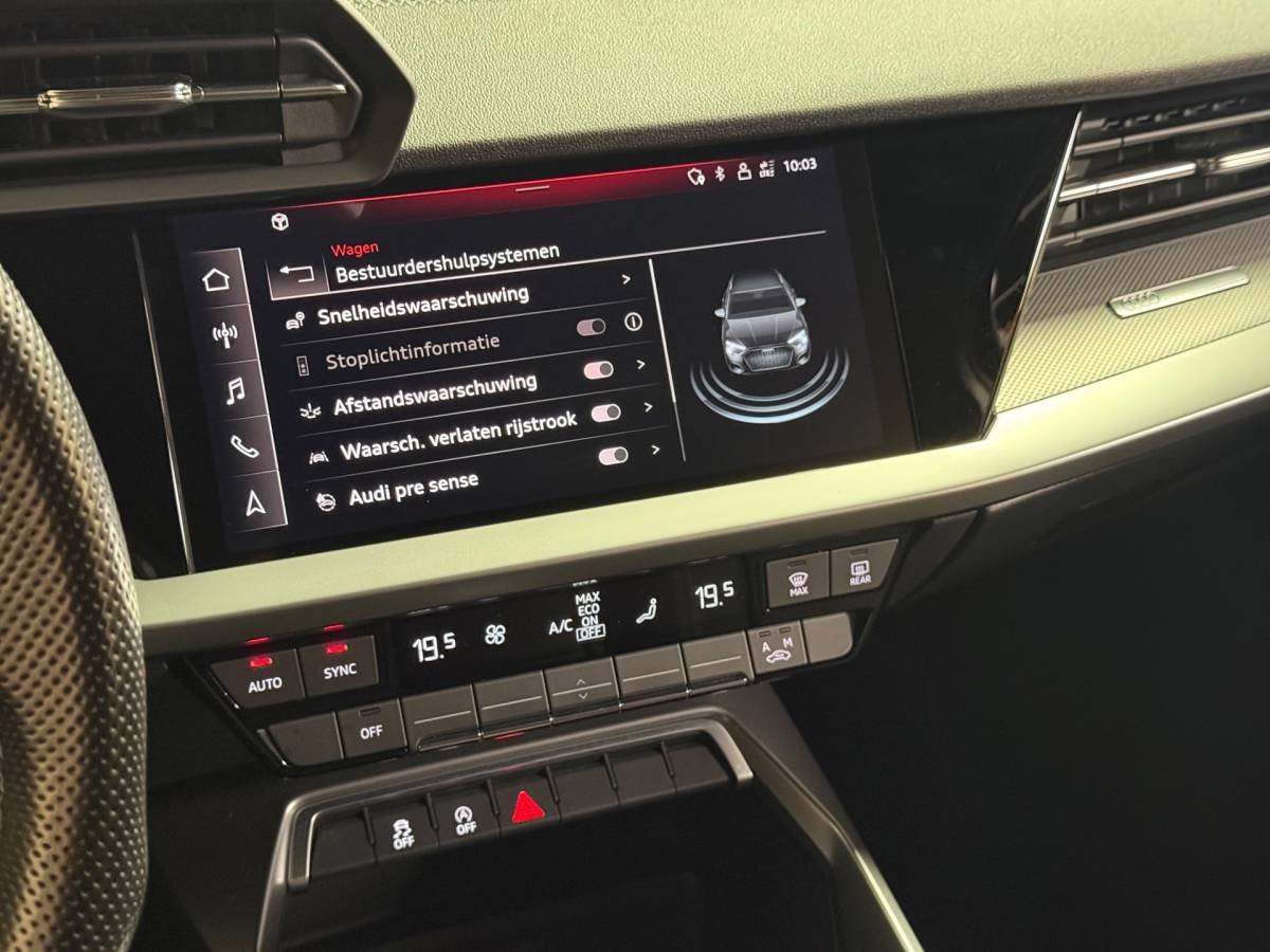 Audi A3 Audi A3 Sportback 30 TFSI S edition | Led | Carplay | Parkeersensoren | S Line | NAP