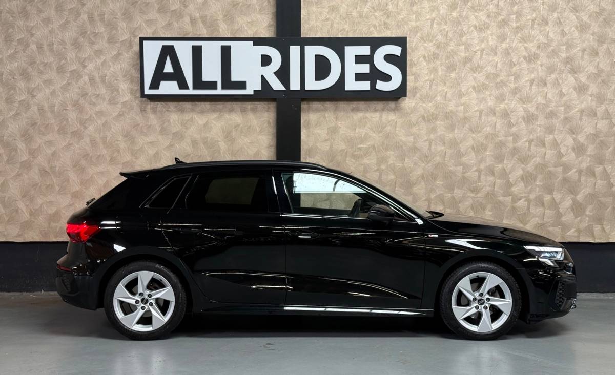 Audi A3 Audi A3 Sportback 30 TFSI S edition | Led | Carplay | Parkeersensoren | S Line | NAP