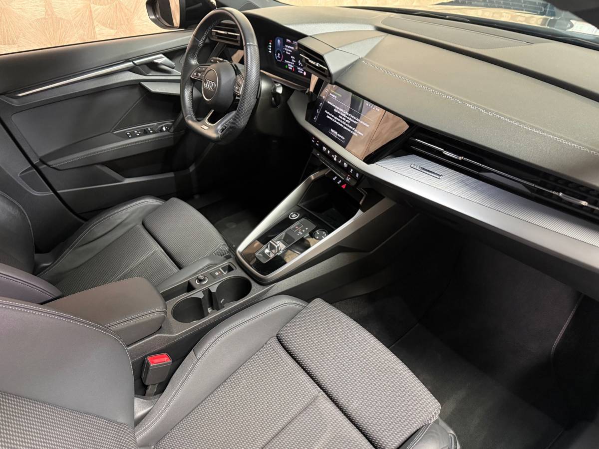 Audi A3 Audi A3 Sportback 30 TFSI S edition | Led | Carplay | Parkeersensoren | S Line | NAP