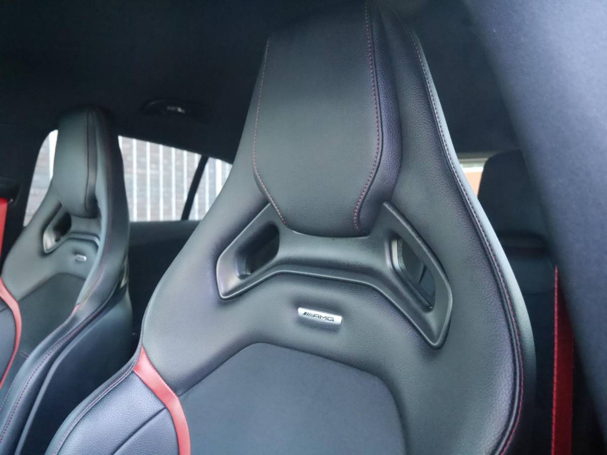 Mercedes-Benz CLA Mercedes-Benz CLA-klasse Shooting Brake AMG 35 4MATIC Premium | 300PK | Automaat | Elektrisch bedienbare achterklep | Rondom camera | 19 inch Concaver velgen | Stoelverwarming | Digitaal instrumentenpaneel