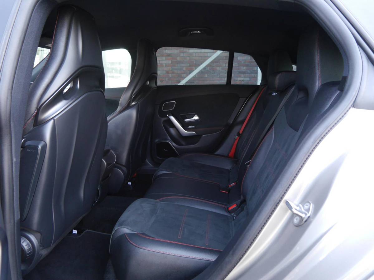 Mercedes-Benz CLA Mercedes-Benz CLA-klasse Shooting Brake AMG 35 4MATIC Premium | 300PK | Automaat | Elektrisch bedienbare achterklep | Rondom camera | 19 inch Concaver velgen | Stoelverwarming | Digitaal instrumentenpaneel