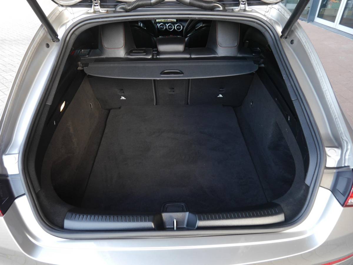 Mercedes-Benz CLA Mercedes-Benz CLA-klasse Shooting Brake AMG 35 4MATIC Premium | 300PK | Automaat | Elektrisch bedienbare achterklep | Rondom camera | 19 inch Concaver velgen | Stoelverwarming | Digitaal instrumentenpaneel