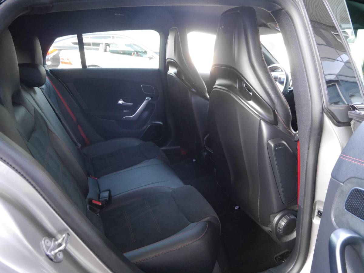 Mercedes-Benz CLA Mercedes-Benz CLA-klasse Shooting Brake AMG 35 4MATIC Premium | 300PK | Automaat | Elektrisch bedienbare achterklep | Rondom camera | 19 inch Concaver velgen | Stoelverwarming | Digitaal instrumentenpaneel