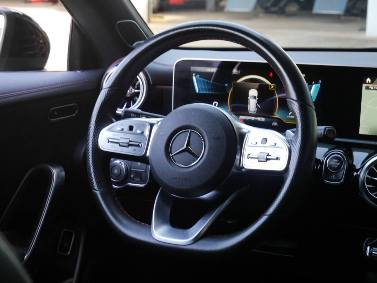 Mercedes-Benz CLA Mercedes-Benz CLA-klasse Shooting Brake AMG 35 4MATIC Premium | 300PK | Automaat | Elektrisch bedienbare achterklep | Rondom camera | 19 inch Concaver velgen | Stoelverwarming | Digitaal instrumentenpaneel