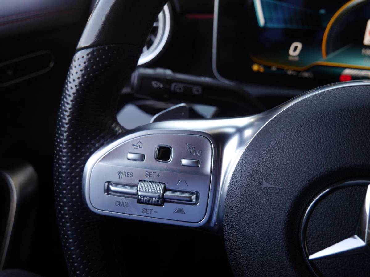 Mercedes-Benz CLA Mercedes-Benz CLA-klasse Shooting Brake AMG 35 4MATIC Premium | 300PK | Automaat | Elektrisch bedienbare achterklep | Rondom camera | 19 inch Concaver velgen | Stoelverwarming | Digitaal instrumentenpaneel