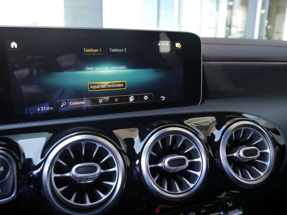 Mercedes-Benz CLA Mercedes-Benz CLA-klasse Shooting Brake AMG 35 4MATIC Premium | 300PK | Automaat | Elektrisch bedienbare achterklep | Rondom camera | 19 inch Concaver velgen | Stoelverwarming | Digitaal instrumentenpaneel