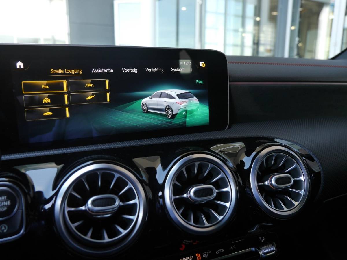 Mercedes-Benz CLA Mercedes-Benz CLA-klasse Shooting Brake AMG 35 4MATIC Premium | 300PK | Automaat | Elektrisch bedienbare achterklep | Rondom camera | 19 inch Concaver velgen | Stoelverwarming | Digitaal instrumentenpaneel