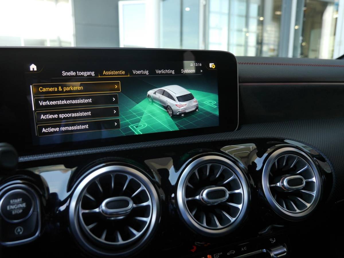 Mercedes-Benz CLA Mercedes-Benz CLA-klasse Shooting Brake AMG 35 4MATIC Premium | 300PK | Automaat | Elektrisch bedienbare achterklep | Rondom camera | 19 inch Concaver velgen | Stoelverwarming | Digitaal instrumentenpaneel