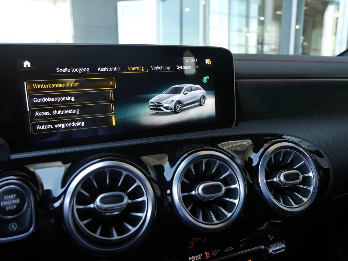 Mercedes-Benz CLA Mercedes-Benz CLA-klasse Shooting Brake AMG 35 4MATIC Premium | 300PK | Automaat | Elektrisch bedienbare achterklep | Rondom camera | 19 inch Concaver velgen | Stoelverwarming | Digitaal instrumentenpaneel