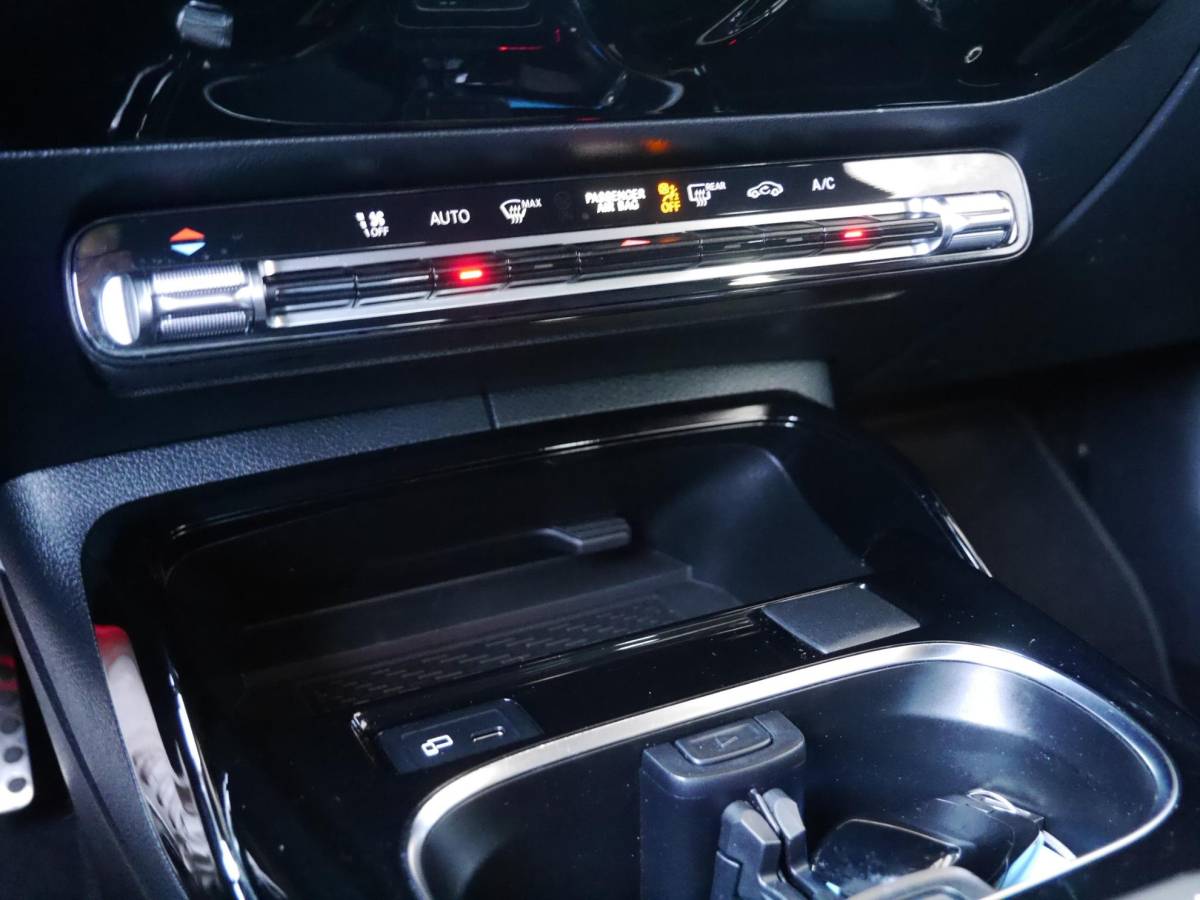 Mercedes-Benz CLA Mercedes-Benz CLA-klasse Shooting Brake AMG 35 4MATIC Premium | 300PK | Automaat | Elektrisch bedienbare achterklep | Rondom camera | 19 inch Concaver velgen | Stoelverwarming | Digitaal instrumentenpaneel