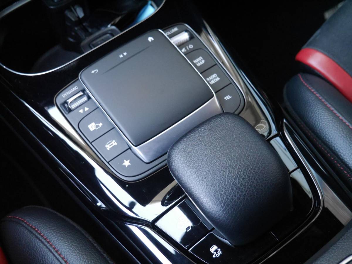 Mercedes-Benz CLA Mercedes-Benz CLA-klasse Shooting Brake AMG 35 4MATIC Premium | 300PK | Automaat | Elektrisch bedienbare achterklep | Rondom camera | 19 inch Concaver velgen | Stoelverwarming | Digitaal instrumentenpaneel