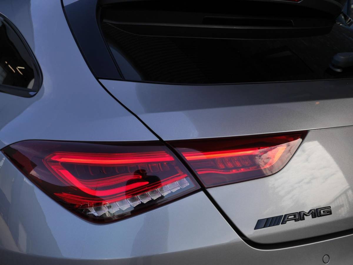 Mercedes-Benz CLA Mercedes-Benz CLA-klasse Shooting Brake AMG 35 4MATIC Premium | 300PK | Automaat | Elektrisch bedienbare achterklep | Rondom camera | 19 inch Concaver velgen | Stoelverwarming | Digitaal instrumentenpaneel