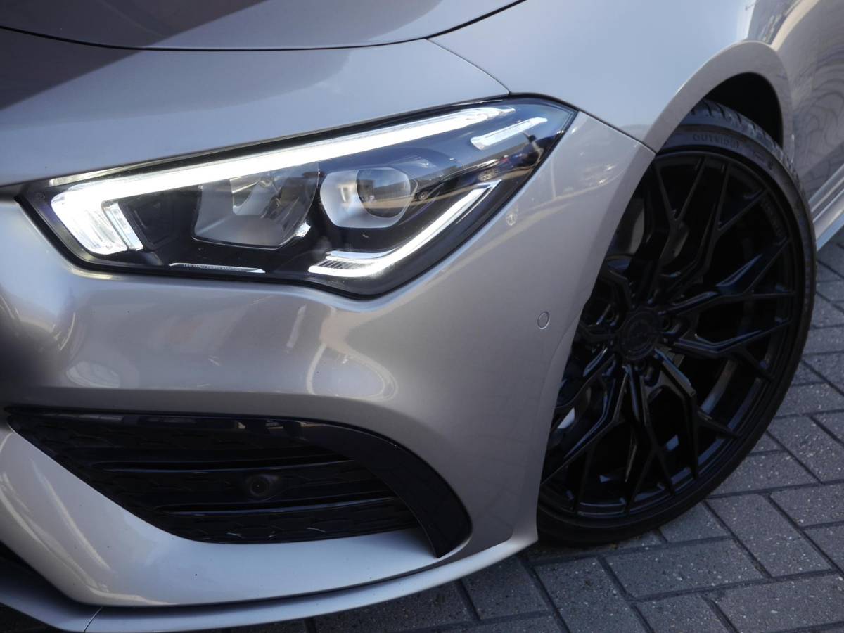 Mercedes-Benz CLA Mercedes-Benz CLA-klasse Shooting Brake AMG 35 4MATIC Premium | 300PK | Automaat | Elektrisch bedienbare achterklep | Rondom camera | 19 inch Concaver velgen | Stoelverwarming | Digitaal instrumentenpaneel