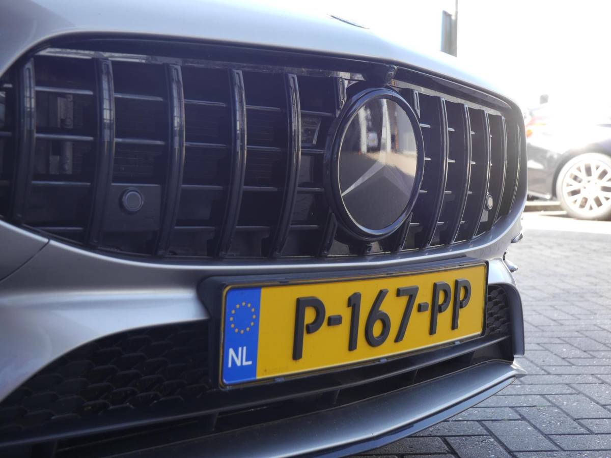 Mercedes-Benz CLA Mercedes-Benz CLA-klasse Shooting Brake AMG 35 4MATIC Premium | 300PK | Automaat | Elektrisch bedienbare achterklep | Rondom camera | 19 inch Concaver velgen | Stoelverwarming | Digitaal instrumentenpaneel