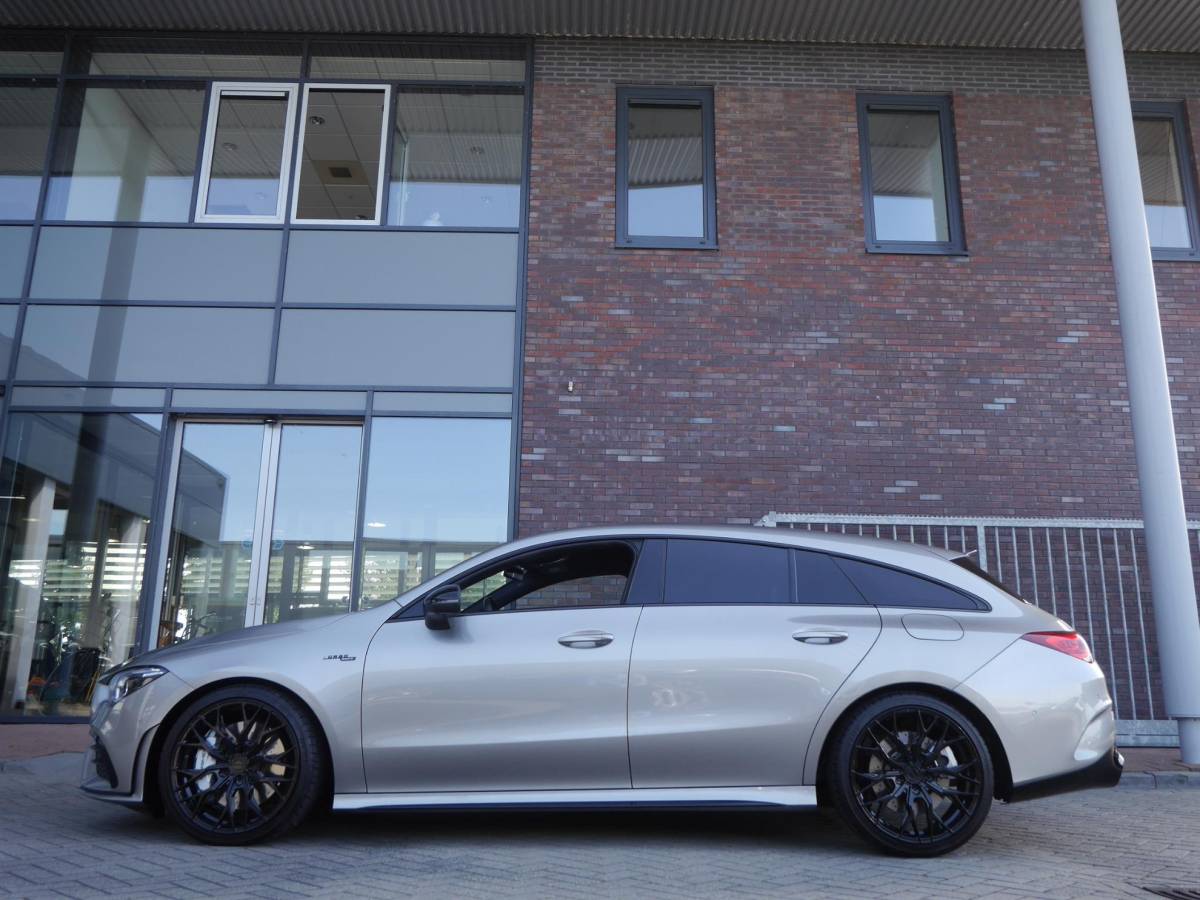 Mercedes-Benz CLA Mercedes-Benz CLA-klasse Shooting Brake AMG 35 4MATIC Premium | 300PK | Automaat | Elektrisch bedienbare achterklep | Rondom camera | 19 inch Concaver velgen | Stoelverwarming | Digitaal instrumentenpaneel