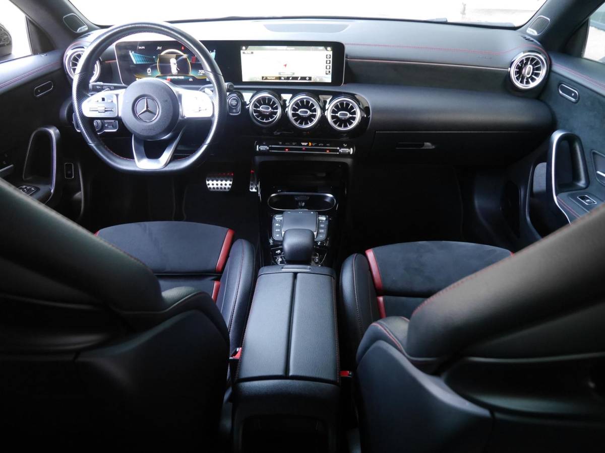 Mercedes-Benz CLA Mercedes-Benz CLA-klasse Shooting Brake AMG 35 4MATIC Premium | 300PK | Automaat | Elektrisch bedienbare achterklep | Rondom camera | 19 inch Concaver velgen | Stoelverwarming | Digitaal instrumentenpaneel