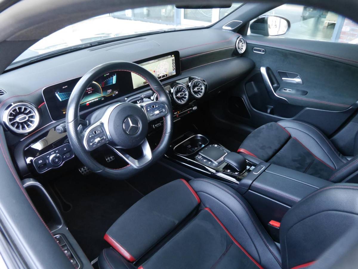 Mercedes-Benz CLA Mercedes-Benz CLA-klasse Shooting Brake AMG 35 4MATIC Premium | 300PK | Automaat | Elektrisch bedienbare achterklep | Rondom camera | 19 inch Concaver velgen | Stoelverwarming | Digitaal instrumentenpaneel
