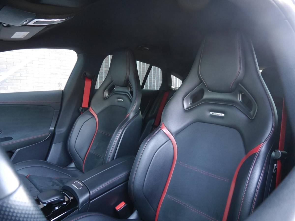 Mercedes-Benz CLA Mercedes-Benz CLA-klasse Shooting Brake AMG 35 4MATIC Premium | 300PK | Automaat | Elektrisch bedienbare achterklep | Rondom camera | 19 inch Concaver velgen | Stoelverwarming | Digitaal instrumentenpaneel