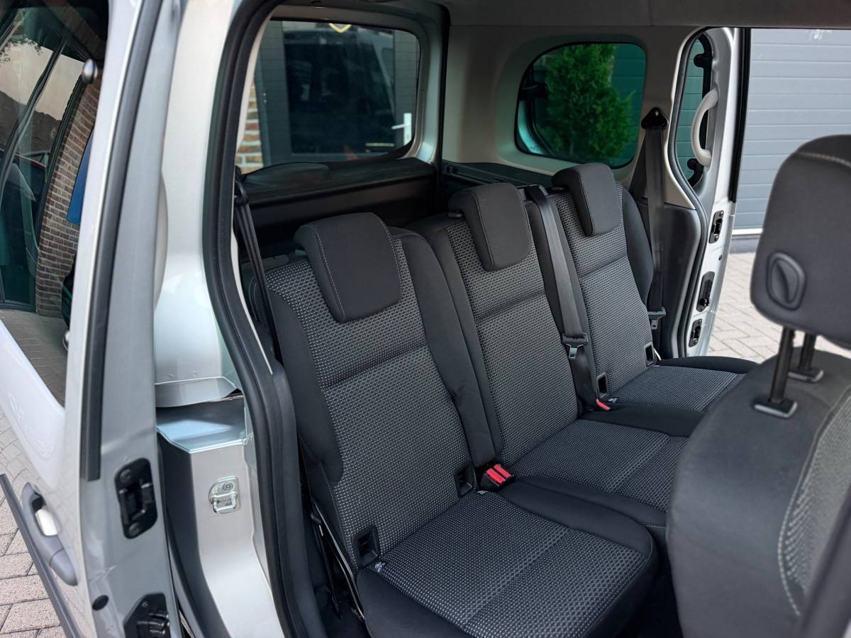 Mercedes-Benz Citan Mercedes-Benz Citan 112 1.2 Benzine Ambiente Automaat Airco Elk.Ramen Cruise Control Dubbele Schuifderen zeer nette!!