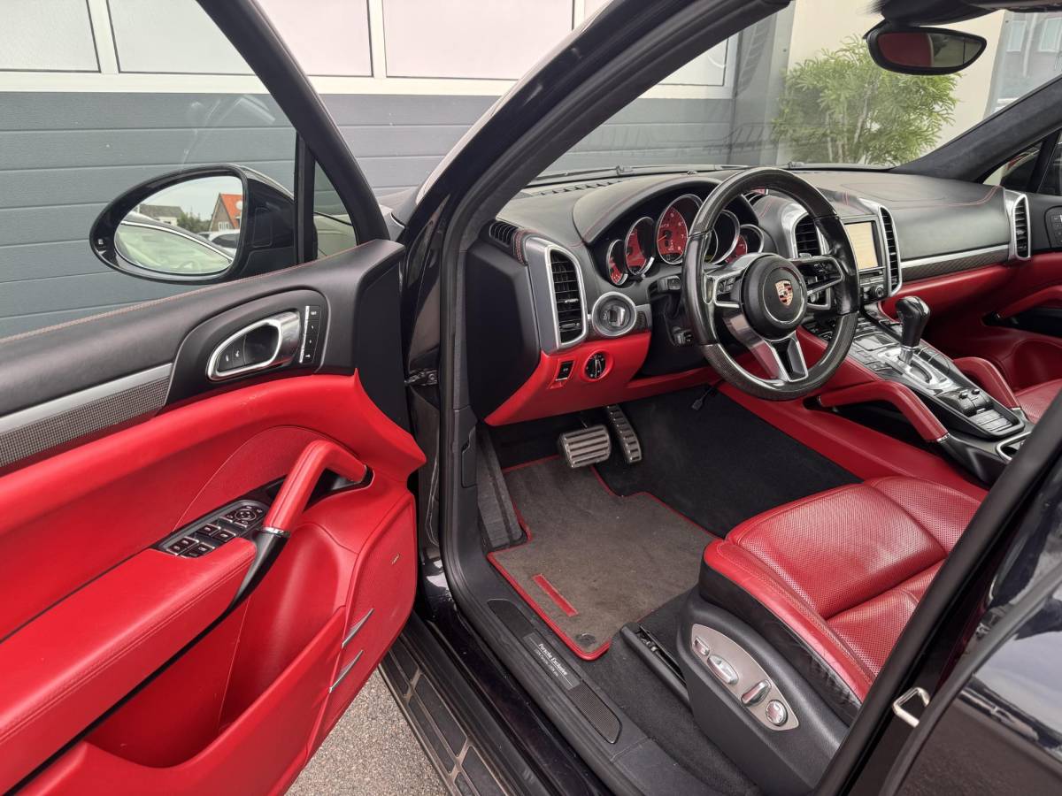 Porsche Cayenne Porsche Cayenne 3.6 GTS / Luchtvering / Pano / INRUIL MOGELIJK /
