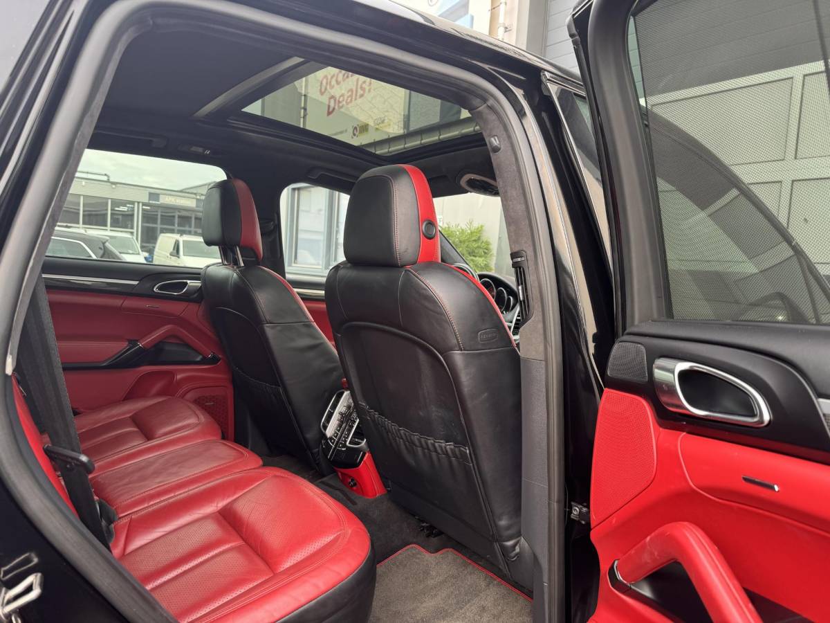 Porsche Cayenne Porsche Cayenne 3.6 GTS / Luchtvering / Pano / INRUIL MOGELIJK /